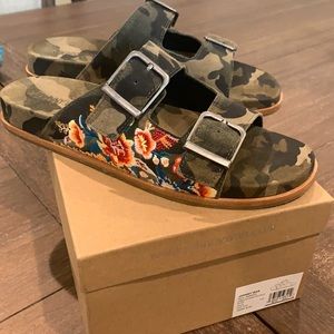 Johnny was slip on sandals